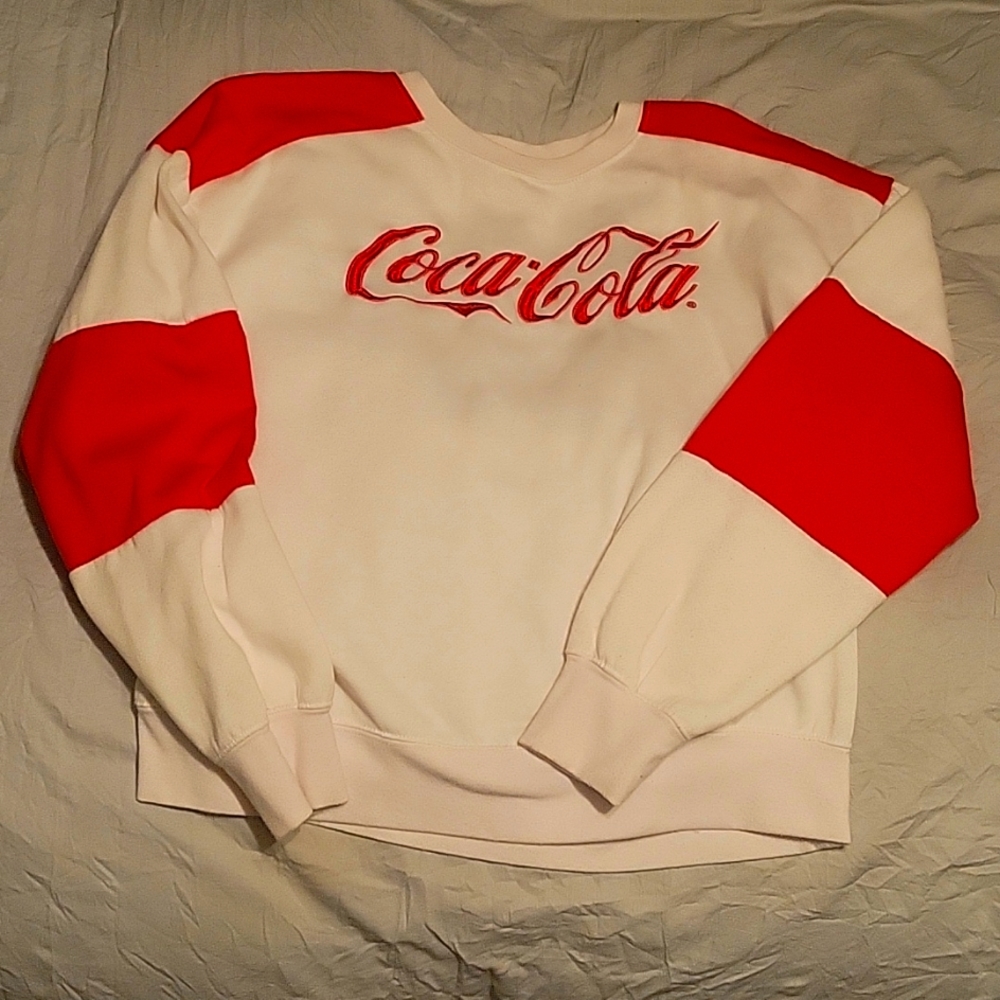Coca-Cola (M) sweater no stains